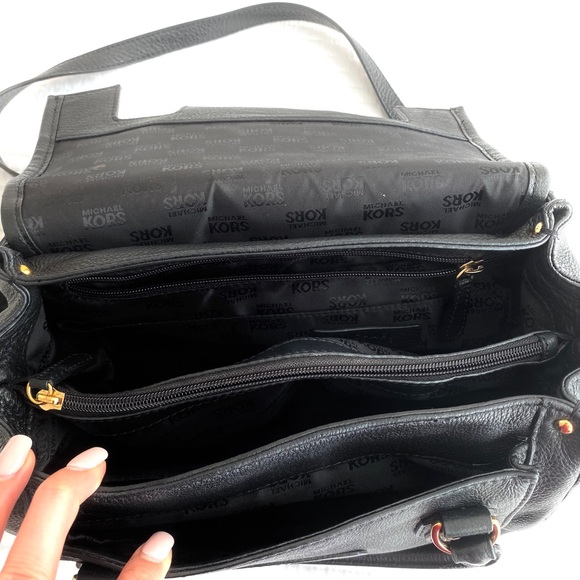 Michael Kors black handbag with strap - Picture 7 of 8